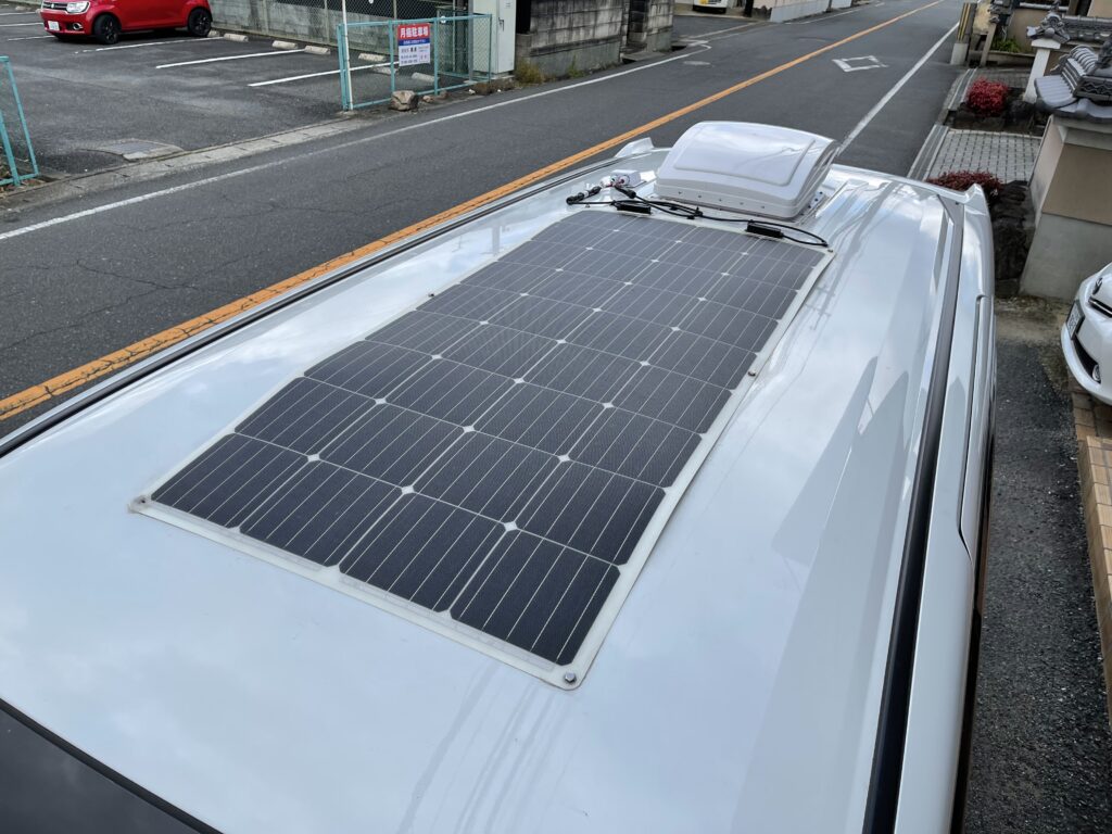 キャンピングカー ソーラーパネル